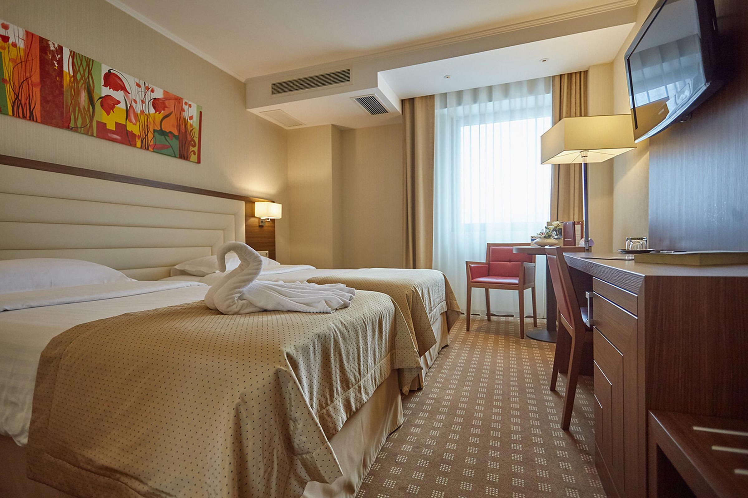 Central Plaza Hotel Piatra Neamt Ngoại thất bức ảnh