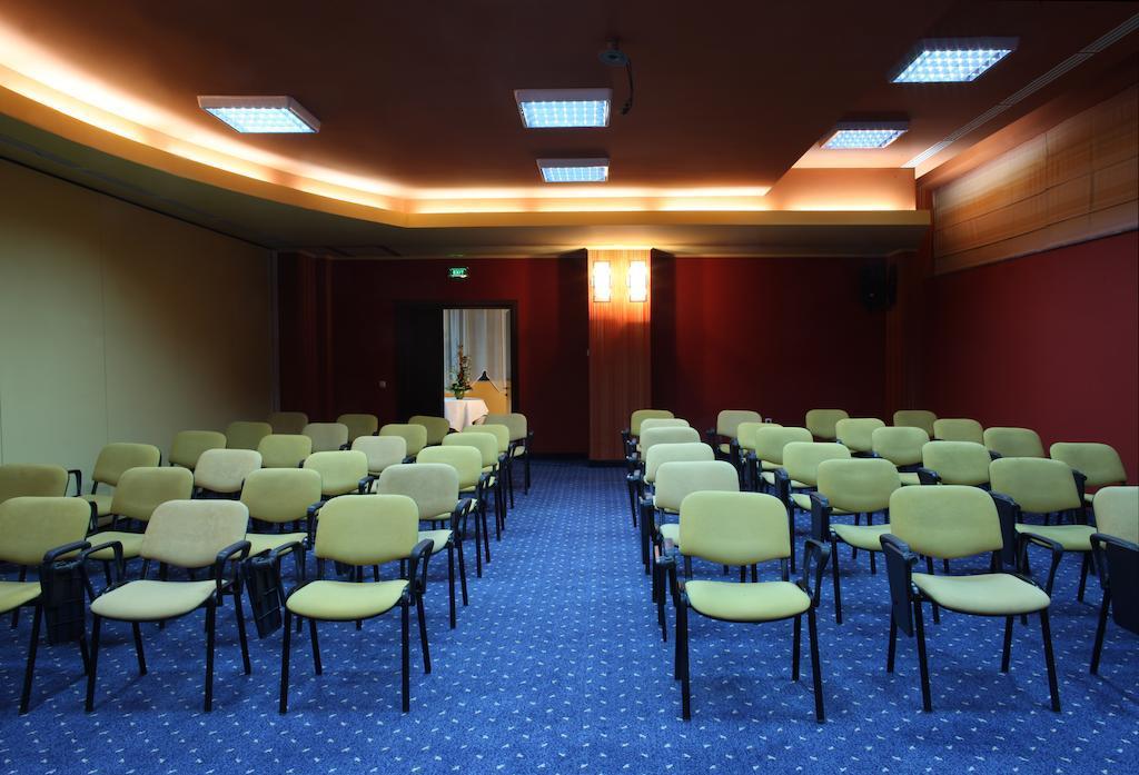 Central Plaza Hotel Piatra Neamt Ngoại thất bức ảnh