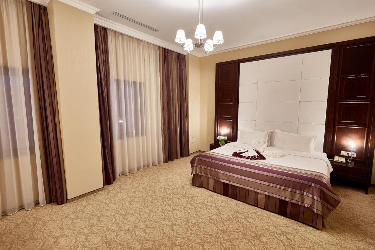 Central Plaza Hotel Piatra Neamt Ngoại thất bức ảnh