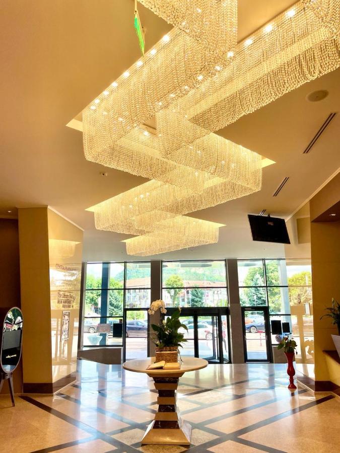 Central Plaza Hotel Piatra Neamt Ngoại thất bức ảnh