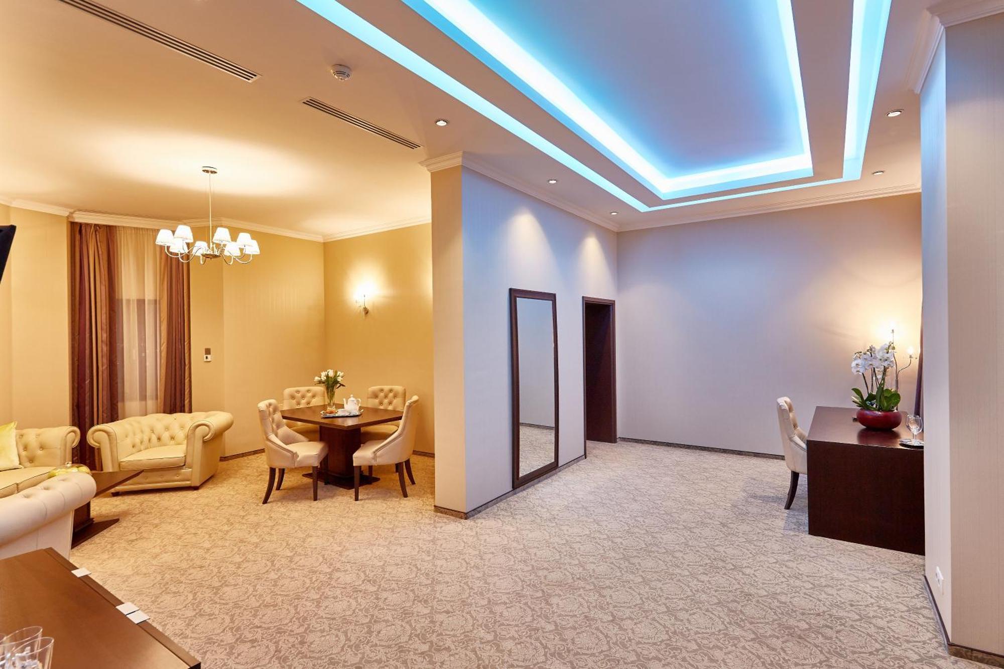 Central Plaza Hotel Piatra Neamt Ngoại thất bức ảnh